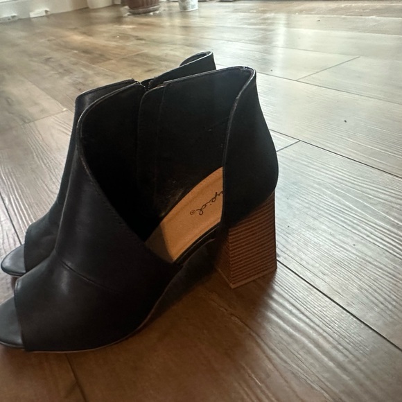 Black wedge heel size 8 excellent condition - Picture 5 of 7